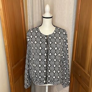 Baccini woman’s light weight zip up jacket size large